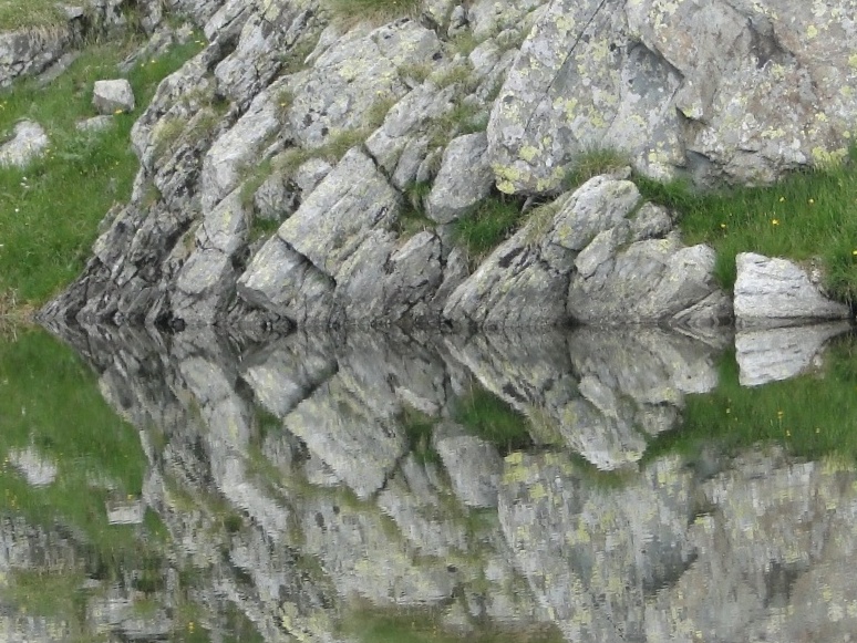Riflettendo sul lago Avert